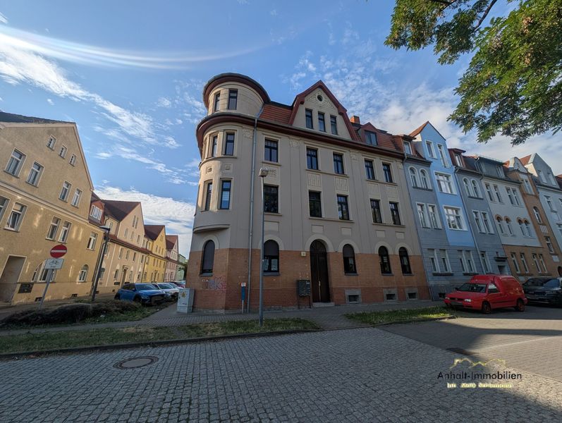Ihr neues Zuhause unterm Dach: Praktisch geschnittene 2-Raum-Wohnung
